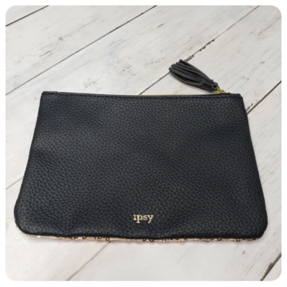 ▪️ 5/$25 Gold Sequined Ipsy Glam Bag (Pebbled Black on Reverse) - Picture 2 of 2